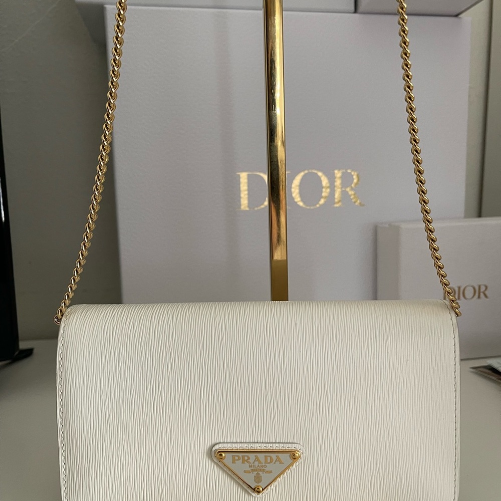 Prada Wallet On Chain